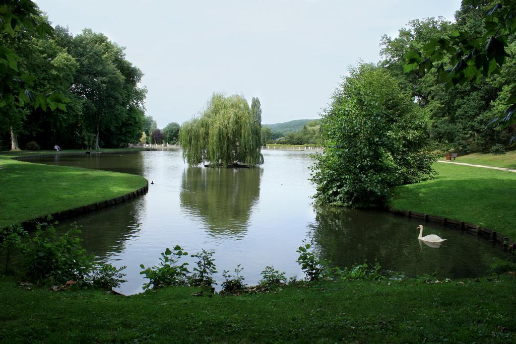 Au Bord Du Lac Hotel Saint-Rémy-lès-Chevreuse Kültér fotó