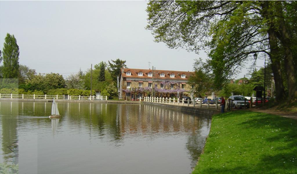 Au Bord Du Lac Hotel Saint-Rémy-lès-Chevreuse Kültér fotó